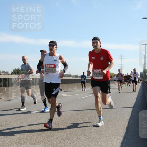 03.10.2025 - Köhlbrandbrückenlauf Yannick Fuchs http://msf.ph/oto/9176506 03.10.2025 11:14:25 Position 3 6373, 6718, 6654 meine-sportfotos.de