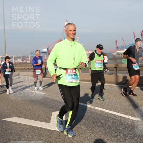 03.10.2025 - Köhlbrandbrückenlauf Yannick Fuchs http://msf.ph/oto/9176507 03.10.2025 08:46:53 Position 2 1843 meine-sportfotos.de