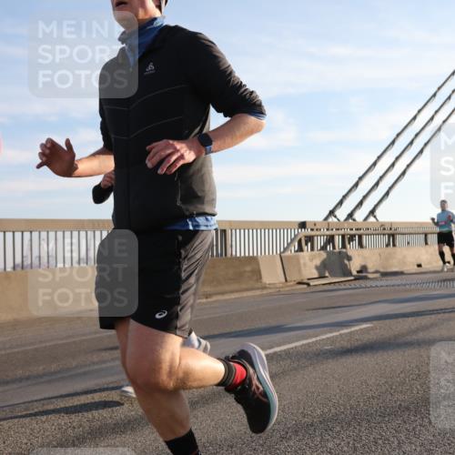 03.10.2025 - Köhlbrandbrückenlauf Yannick Fuchs http://msf.ph/oto/9176513 03.10.2025 08:26:03 Position 1  meine-sportfotos.de