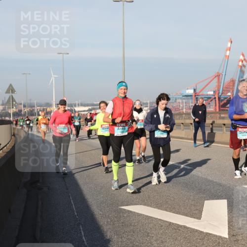03.10.2025 - Köhlbrandbrückenlauf Yannick Fuchs http://msf.ph/oto/9176520 03.10.2025 08:46:55 Position 2 1909, 3406 meine-sportfotos.de