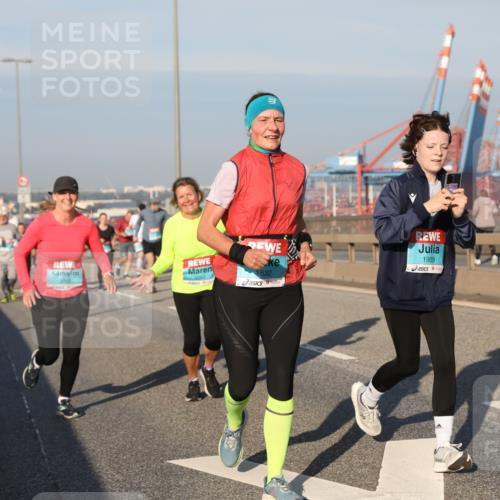 03.10.2025 - Köhlbrandbrückenlauf Yannick Fuchs http://msf.ph/oto/9176529 03.10.2025 08:46:55 Position 2 3060, 3062, 1632, 1909 meine-sportfotos.de
