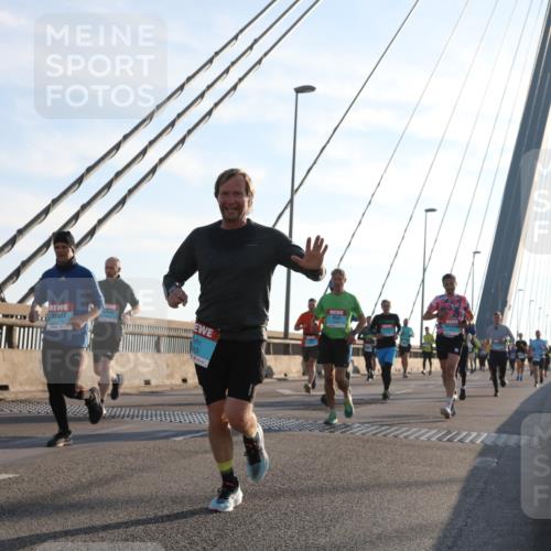 03.10.2025 - Köhlbrandbrückenlauf Yannick Fuchs http://msf.ph/oto/9176530 03.10.2025 08:26:05 Position 1 1370 meine-sportfotos.de