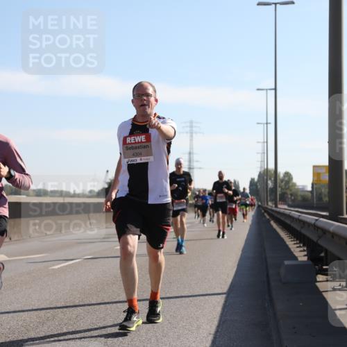 03.10.2025 - Köhlbrandbrückenlauf Yannick Fuchs http://msf.ph/oto/9176534 03.10.2025 11:14:29 Position 3 4148, 4304 meine-sportfotos.de