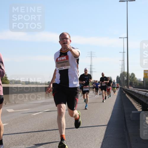 03.10.2025 - Köhlbrandbrückenlauf Yannick Fuchs http://msf.ph/oto/9176536 03.10.2025 11:14:29 Position 3 4148, 4304 meine-sportfotos.de