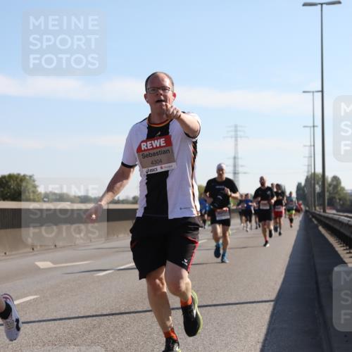 03.10.2025 - Köhlbrandbrückenlauf Yannick Fuchs http://msf.ph/oto/9176539 03.10.2025 11:14:29 Position 3 4148, 4304 meine-sportfotos.de