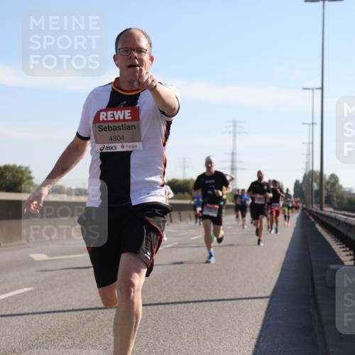 03.10.2025 - Köhlbrandbrückenlauf Yannick Fuchs http://msf.ph/oto/9176545 03.10.2025 11:14:30 Position 3 4304 meine-sportfotos.de