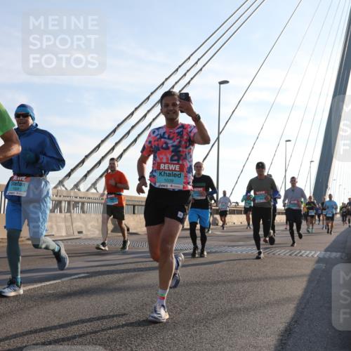 03.10.2025 - Köhlbrandbrückenlauf Yannick Fuchs http://msf.ph/oto/9176564 03.10.2025 08:26:08 Position 1 1080, 1328, 1039 meine-sportfotos.de