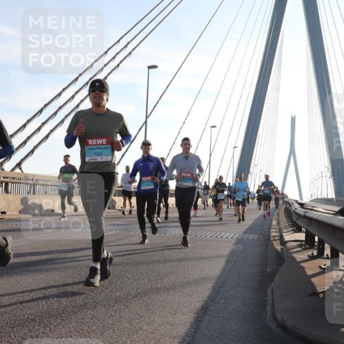 03.10.2025 - Köhlbrandbrückenlauf Yannick Fuchs http://msf.ph/oto/9176591 03.10.2025 08:26:09 Position 1 1245 meine-sportfotos.de