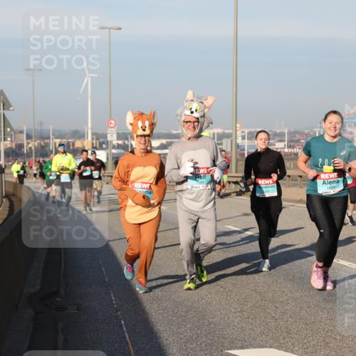 03.10.2025 - Köhlbrandbrückenlauf Yannick Fuchs http://msf.ph/oto/9176610 03.10.2025 08:47:02 Position 2 1289, 204, 1460, 3724 meine-sportfotos.de