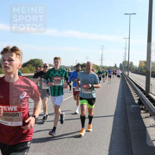 03.10.2025 - Köhlbrandbrückenlauf Yannick Fuchs http://msf.ph/oto/9176642 03.10.2025 11:14:40 Position 3 5926, 4177, 6167, 6036 meine-sportfotos.de