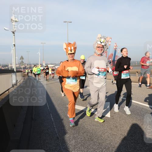 03.10.2025 - Köhlbrandbrückenlauf Yannick Fuchs http://msf.ph/oto/9176655 03.10.2025 08:47:04 Position 2 1288, 1289, 1204, 2025, 1460 meine-sportfotos.de