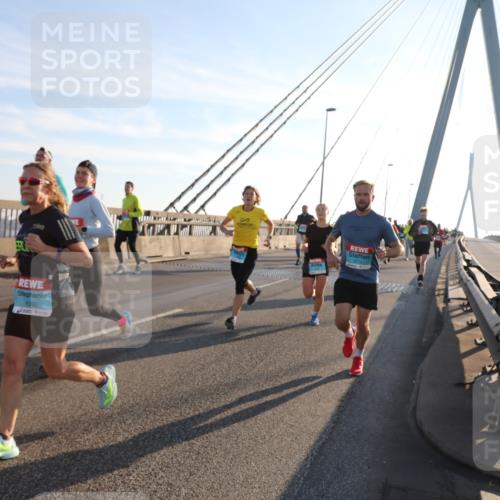 03.10.2025 - Köhlbrandbrückenlauf Yannick Fuchs http://msf.ph/oto/9176661 03.10.2025 08:26:14 Position 1 1092, 3710 meine-sportfotos.de