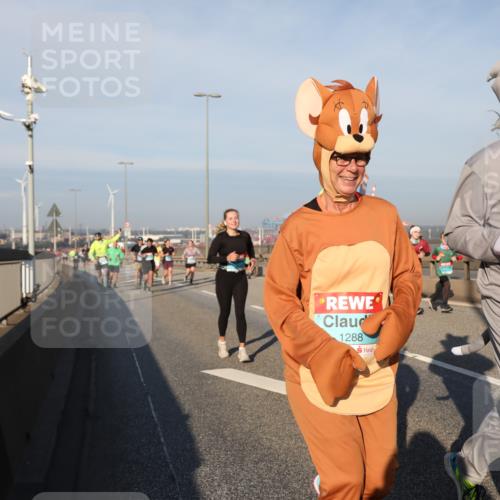 03.10.2025 - Köhlbrandbrückenlauf Yannick Fuchs http://msf.ph/oto/9176666 03.10.2025 08:47:05 Position 2 1288, 1289 meine-sportfotos.de