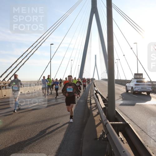 03.10.2025 - Köhlbrandbrückenlauf Yannick Fuchs http://msf.ph/oto/9176702 03.10.2025 08:26:16 Position 1 0, 26, 15, 1930 meine-sportfotos.de