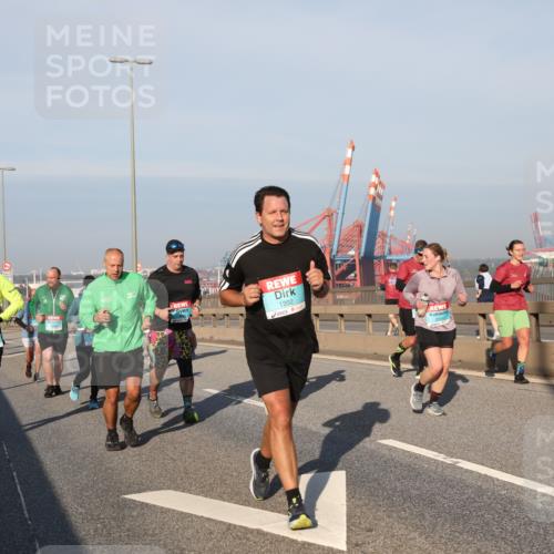 03.10.2025 - Köhlbrandbrückenlauf Yannick Fuchs http://msf.ph/oto/9176726 03.10.2025 08:47:11 Position 2 1202 meine-sportfotos.de