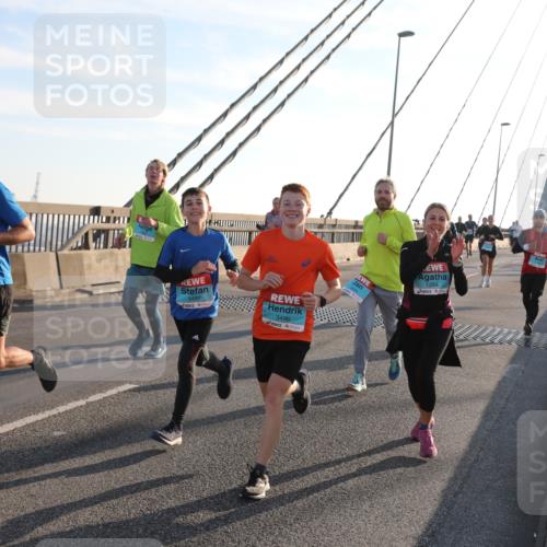 03.10.2025 - Köhlbrandbrückenlauf Yannick Fuchs http://msf.ph/oto/9176752 03.10.2025 08:26:18 Position 1 1543, 3497, 3496, 1294 meine-sportfotos.de