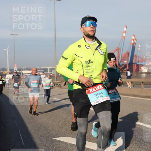03.10.2025 - Köhlbrandbrückenlauf Yannick Fuchs http://msf.ph/oto/9176757 03.10.2025 08:47:14 Position 2 3748, 2953 meine-sportfotos.de