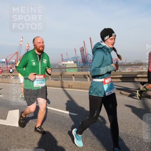 03.10.2025 - Köhlbrandbrückenlauf Yannick Fuchs http://msf.ph/oto/9176769 03.10.2025 08:47:15 Position 2 1523, 14, 1530, 2953 meine-sportfotos.de