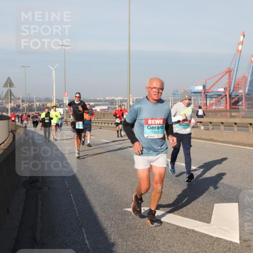 03.10.2025 - Köhlbrandbrückenlauf Yannick Fuchs http://msf.ph/oto/9176782 03.10.2025 08:47:16 Position 2 1523, 1922 meine-sportfotos.de