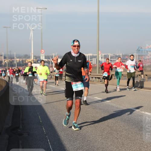 03.10.2025 - Köhlbrandbrückenlauf Yannick Fuchs http://msf.ph/oto/9176797 03.10.2025 08:47:18 Position 2 2256 meine-sportfotos.de