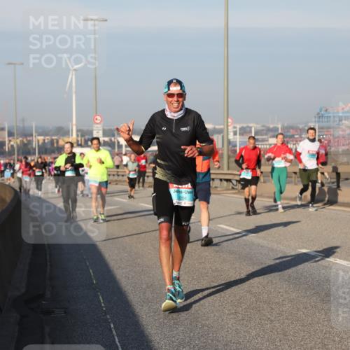 03.10.2025 - Köhlbrandbrückenlauf Yannick Fuchs http://msf.ph/oto/9176800 03.10.2025 08:47:18 Position 2 2256 meine-sportfotos.de