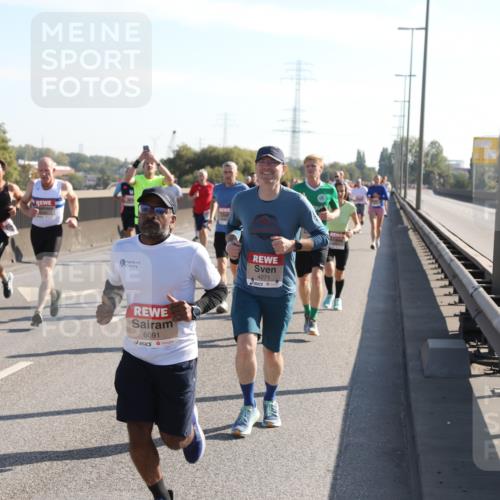 03.10.2025 - Köhlbrandbrückenlauf Yannick Fuchs http://msf.ph/oto/9176862 03.10.2025 11:15:13 Position 3 6091, 4271 meine-sportfotos.de