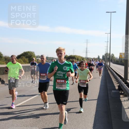 03.10.2025 - Köhlbrandbrückenlauf Yannick Fuchs http://msf.ph/oto/9176872 03.10.2025 11:15:15 Position 3 4284, 4371, 4292 meine-sportfotos.de