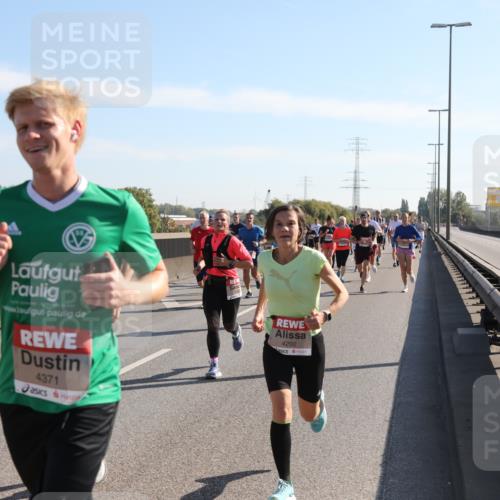 03.10.2025 - Köhlbrandbrückenlauf Yannick Fuchs http://msf.ph/oto/9176882 03.10.2025 11:15:16 Position 3 364, 4371, 4292 meine-sportfotos.de