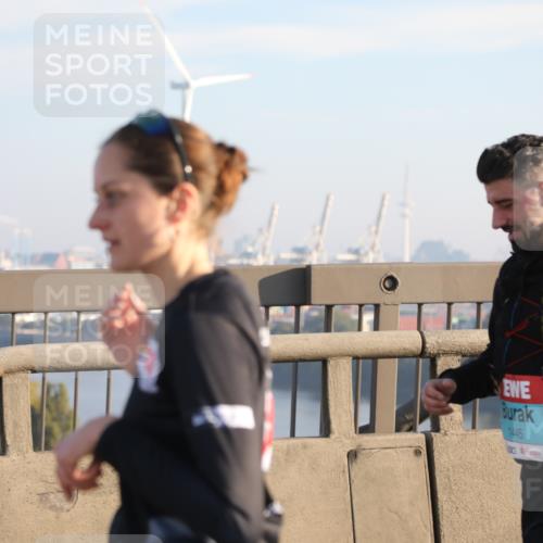 03.10.2025 - Köhlbrandbrückenlauf Yannick Fuchs http://msf.ph/oto/9176896 03.10.2025 08:26:44 Position 1 1445, 27 meine-sportfotos.de