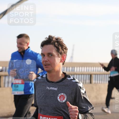 03.10.2025 - Köhlbrandbrückenlauf Yannick Fuchs http://msf.ph/oto/9176906 03.10.2025 08:26:46 Position 1 1910 meine-sportfotos.de