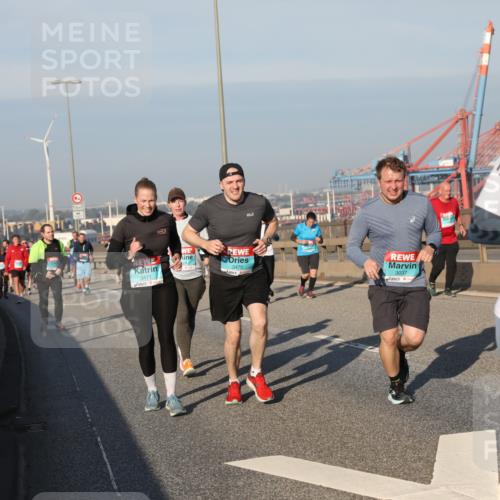 03.10.2025 - Köhlbrandbrückenlauf Yannick Fuchs http://msf.ph/oto/9176908 03.10.2025 08:47:32 Position 2 3471, 24, 3470, 3037, 2749 meine-sportfotos.de