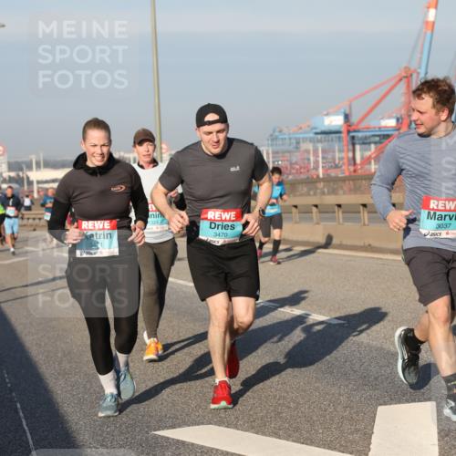 03.10.2025 - Köhlbrandbrückenlauf Yannick Fuchs http://msf.ph/oto/9176913 03.10.2025 08:47:32 Position 2 1324, 3470, 3037 meine-sportfotos.de
