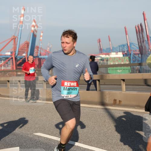 03.10.2025 - Köhlbrandbrückenlauf Yannick Fuchs http://msf.ph/oto/9176917 03.10.2025 08:47:33 Position 2 3470, 3037, 2147 meine-sportfotos.de