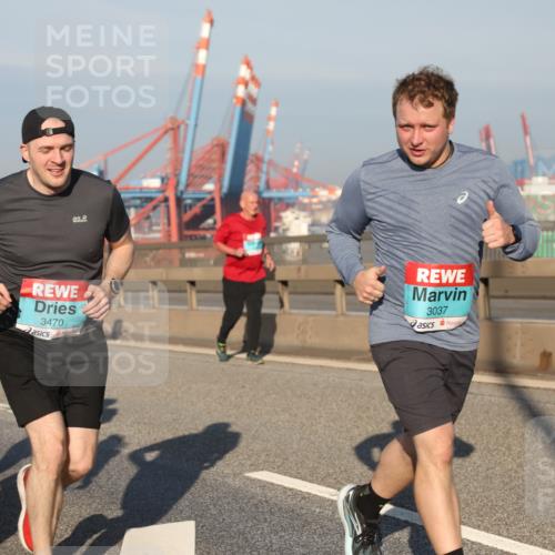 03.10.2025 - Köhlbrandbrückenlauf Yannick Fuchs http://msf.ph/oto/9176920 03.10.2025 08:47:33 Position 2 324, 3470, 3037 meine-sportfotos.de