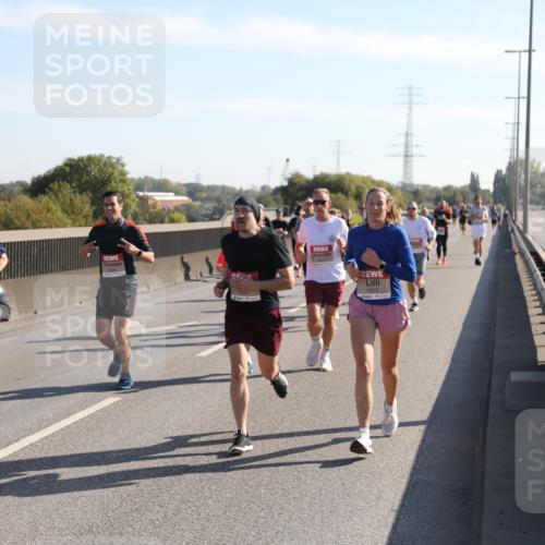 03.10.2025 - Köhlbrandbrückenlauf Yannick Fuchs http://msf.ph/oto/9176925 03.10.2025 11:15:19 Position 3 413, 4249, 4203 meine-sportfotos.de