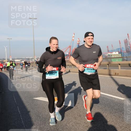 03.10.2025 - Köhlbrandbrückenlauf Yannick Fuchs http://msf.ph/oto/9176927 03.10.2025 08:47:34 Position 2 3471, 3470 meine-sportfotos.de