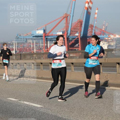 03.10.2025 - Köhlbrandbrückenlauf Yannick Fuchs http://msf.ph/oto/9176930 03.10.2025 08:47:36 Position 2 3665, 3666 meine-sportfotos.de