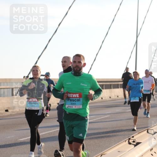 03.10.2025 - Köhlbrandbrückenlauf Yannick Fuchs http://msf.ph/oto/9176931 03.10.2025 08:26:49 Position 1 1377, 3041 meine-sportfotos.de