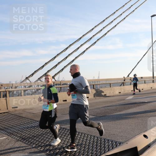 03.10.2025 - Köhlbrandbrückenlauf Yannick Fuchs http://msf.ph/oto/9176934 03.10.2025 08:26:51 Position 1 1377 meine-sportfotos.de