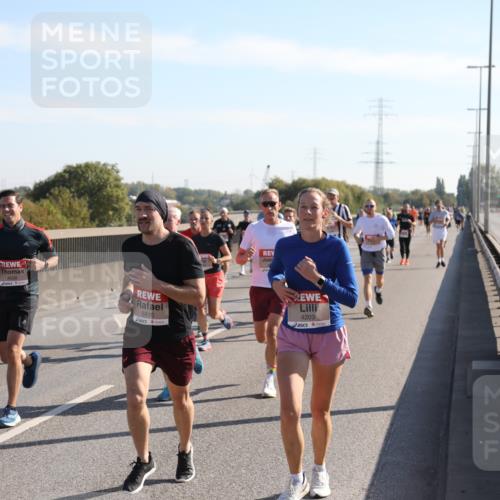 03.10.2025 - Köhlbrandbrückenlauf Yannick Fuchs http://msf.ph/oto/9176935 03.10.2025 11:15:20 Position 3 4039, 5810, 4203 meine-sportfotos.de
