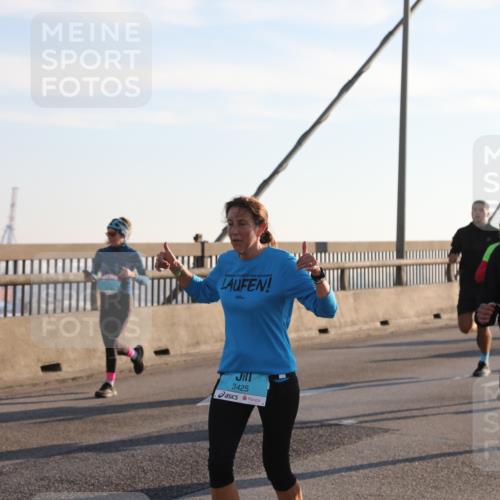 03.10.2025 - Köhlbrandbrückenlauf Yannick Fuchs http://msf.ph/oto/9176942 03.10.2025 08:26:52 Position 1 3425, 3235 meine-sportfotos.de