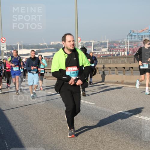 03.10.2025 - Köhlbrandbrückenlauf Yannick Fuchs http://msf.ph/oto/9176944 03.10.2025 08:47:37 Position 2 1537 meine-sportfotos.de