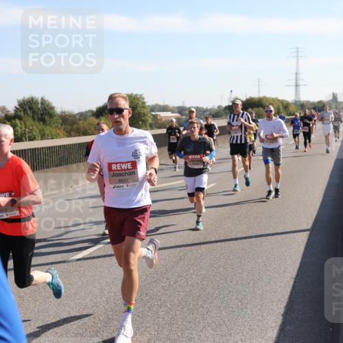 03.10.2025 - Köhlbrandbrückenlauf Yannick Fuchs http://msf.ph/oto/9176946 03.10.2025 11:15:21 Position 3 6632, 6631 meine-sportfotos.de