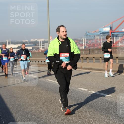 03.10.2025 - Köhlbrandbrückenlauf Yannick Fuchs http://msf.ph/oto/9176947 03.10.2025 08:47:37 Position 2 1537 meine-sportfotos.de
