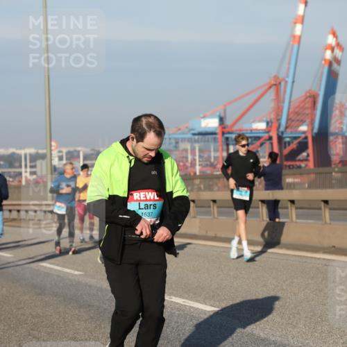 03.10.2025 - Köhlbrandbrückenlauf Yannick Fuchs http://msf.ph/oto/9176952 03.10.2025 08:47:38 Position 2 1537 meine-sportfotos.de