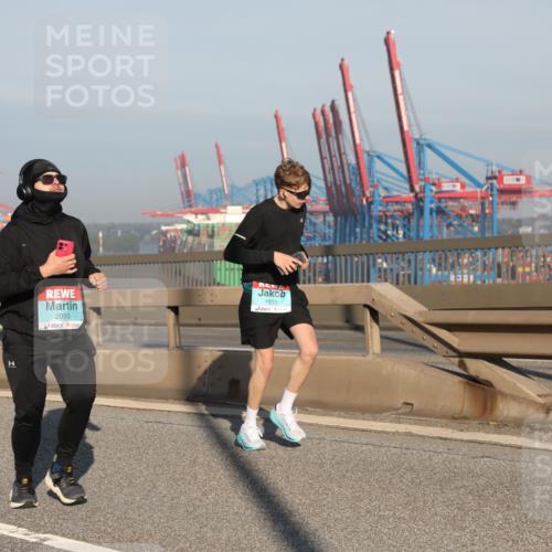 03.10.2025 - Köhlbrandbrückenlauf Yannick Fuchs http://msf.ph/oto/9176984 03.10.2025 08:47:42 Position 2 2093, 1933 meine-sportfotos.de