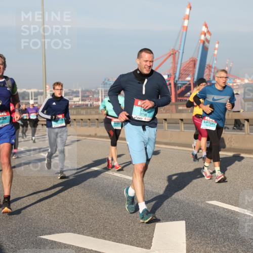 03.10.2025 - Köhlbrandbrückenlauf Yannick Fuchs http://msf.ph/oto/9176998 03.10.2025 08:47:43 Position 2 3691, 3796 meine-sportfotos.de