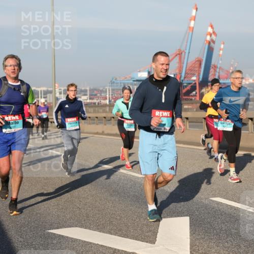 03.10.2025 - Köhlbrandbrückenlauf Yannick Fuchs http://msf.ph/oto/9177001 03.10.2025 08:47:43 Position 2 3796, 691 meine-sportfotos.de