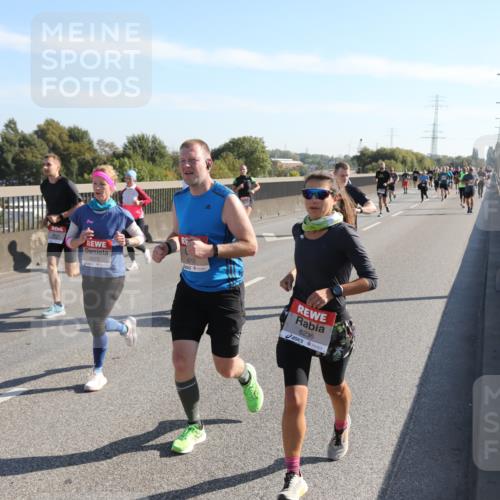 03.10.2025 - Köhlbrandbrückenlauf Yannick Fuchs http://msf.ph/oto/9177002 03.10.2025 11:15:52 Position 3 4212, 6315, 6236 meine-sportfotos.de