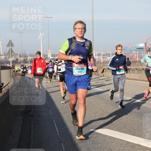 03.10.2025 - Köhlbrandbrückenlauf Yannick Fuchs http://msf.ph/oto/9177007 03.10.2025 08:47:43 Position 2 3691 meine-sportfotos.de